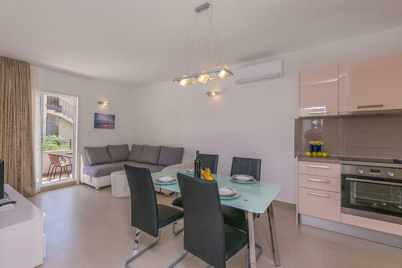 Apartments Villa Aquamarine Duće Esterno foto