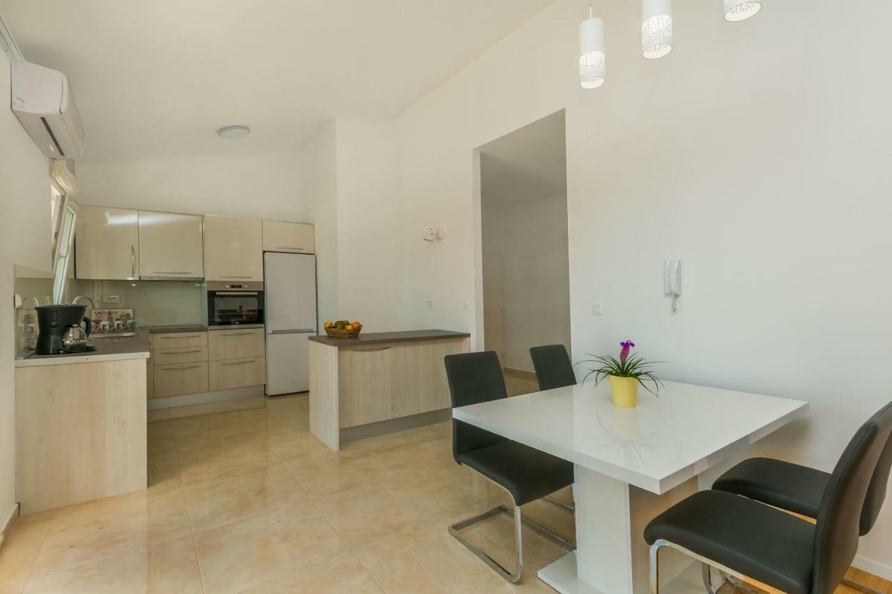Apartments Villa Aquamarine Duće Esterno foto