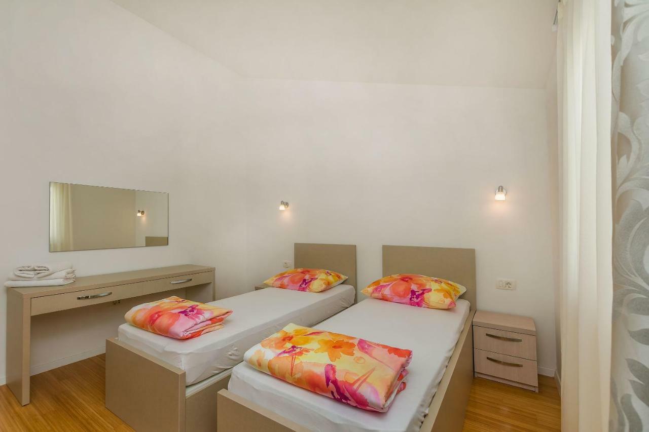 Apartments Villa Aquamarine Duće Esterno foto